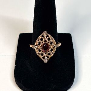 18k rose gold-plated lattice ring with a beautiful red cabachon stone